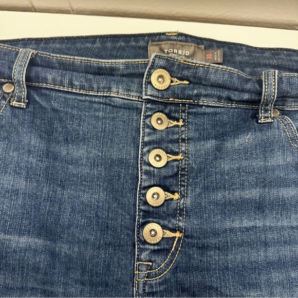 Torrid Button Fly Dark Blue Jean Shorts Distressed Hem size 20 plus size - Picture 2 of 10